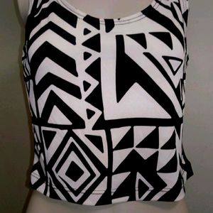 OBOE New Black and White Geometric Crop Top size medium
